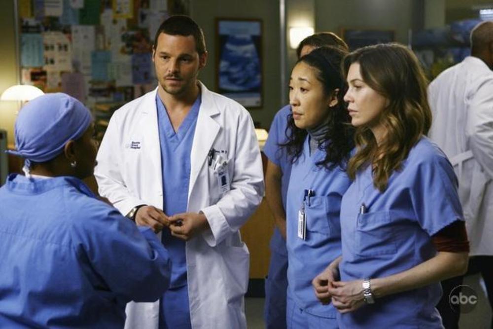 جاستین چمبرز، ساندرا اوه، الن پومپئو و چاندرا ویلسون در سریال «آناتومی گری» (grey's anatomy)